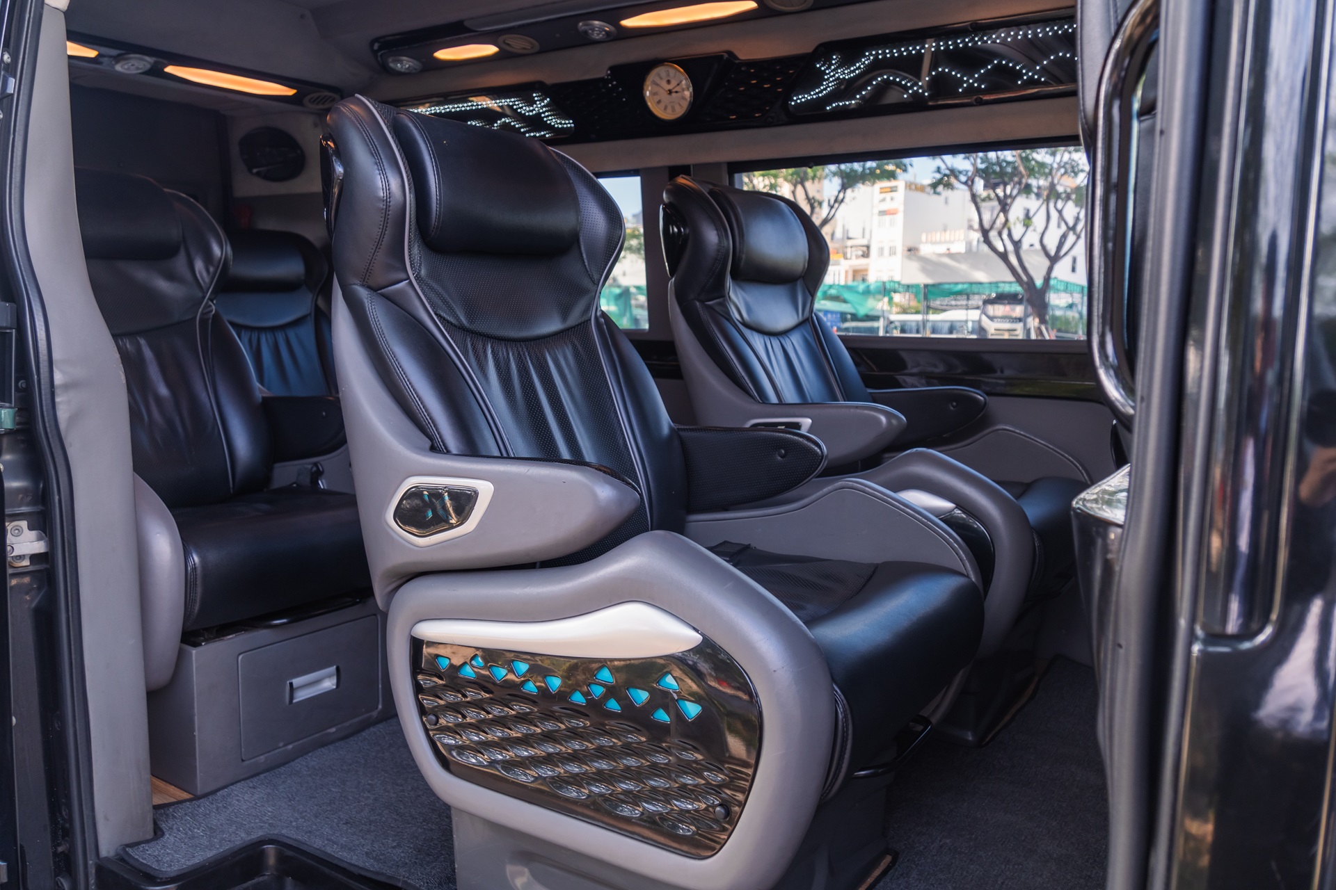 Nội thất dòng xe VIP 9 chỗ của VITRACO